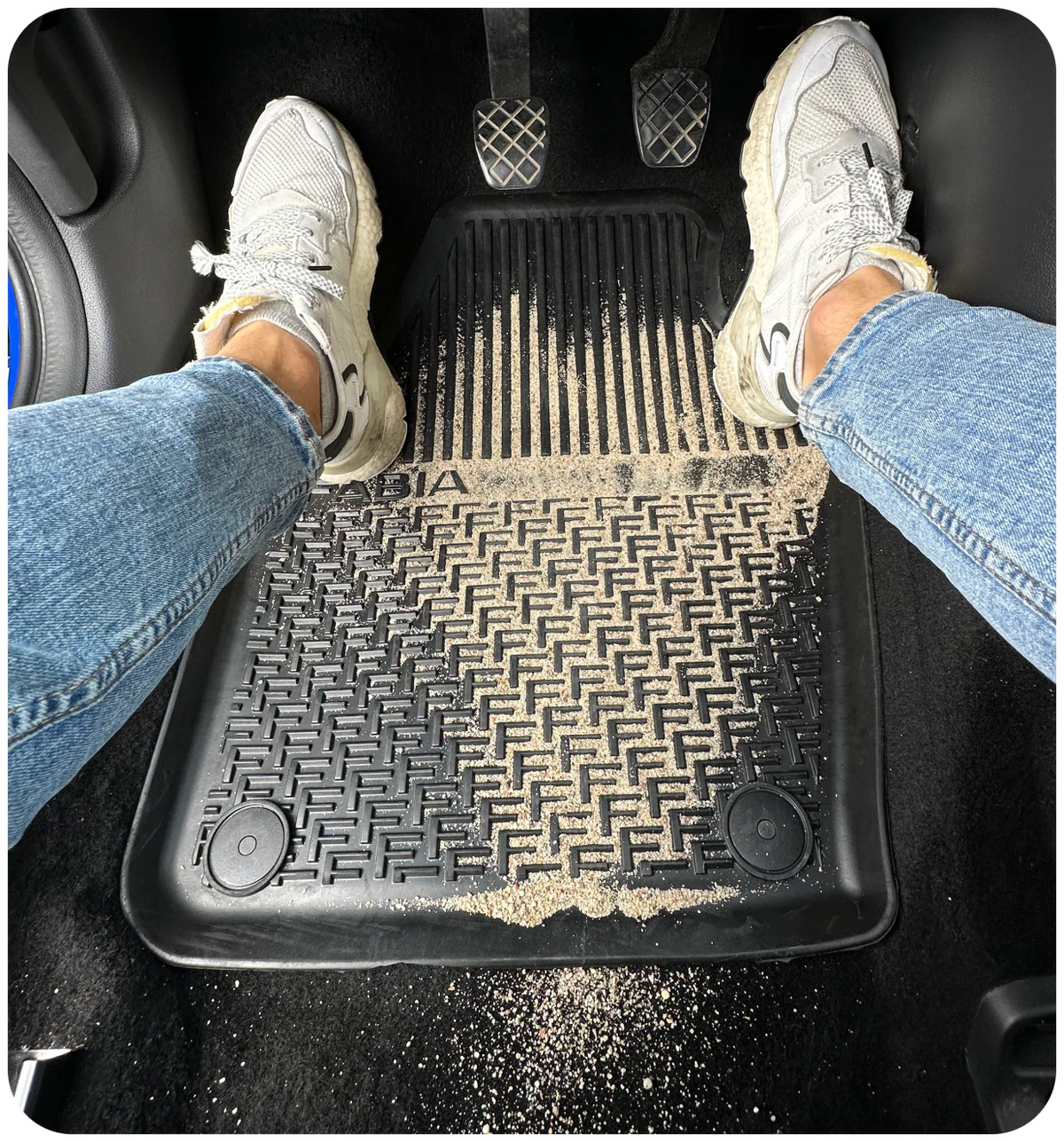 <p>Rubber car mats</p>