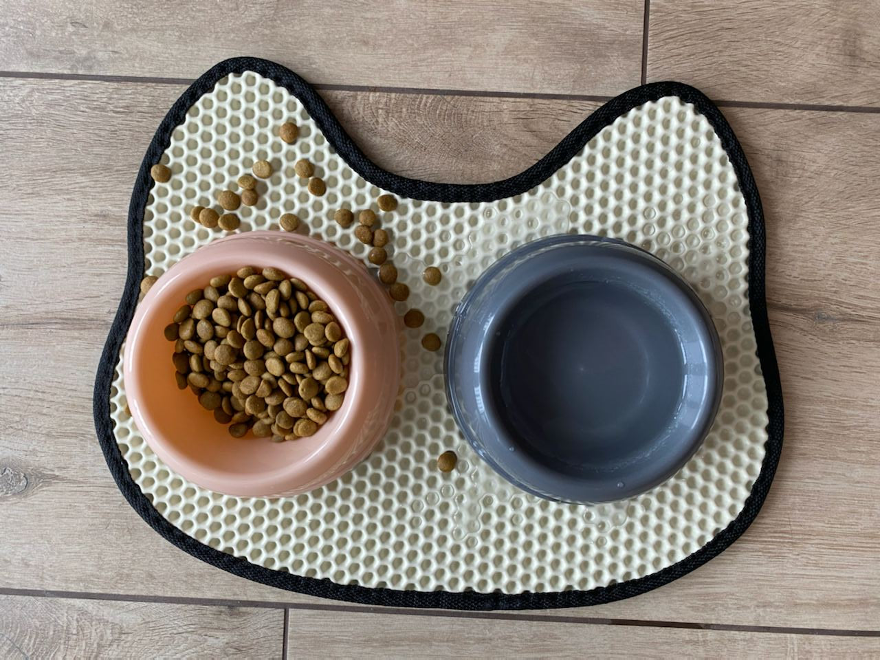 Tapis pour gamelle de chat